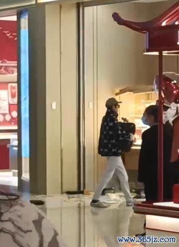 网传视频截图
